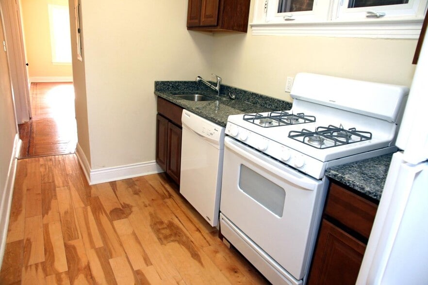 Kitchen - 306 E 32nd St