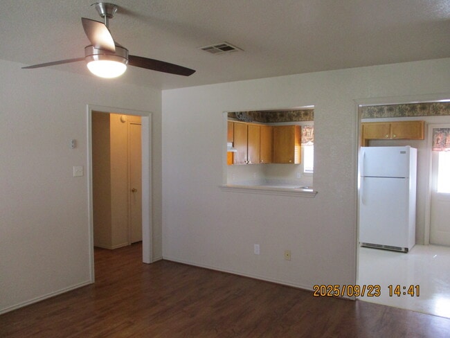 Building Photo - 163 Armadillo Ln