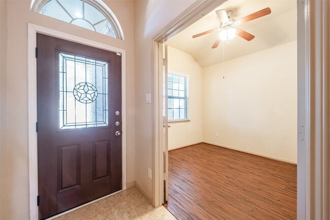 Building Photo - 3205 Featherwood Ln