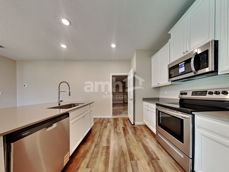 Building Photo - 219 Hemlock Pt