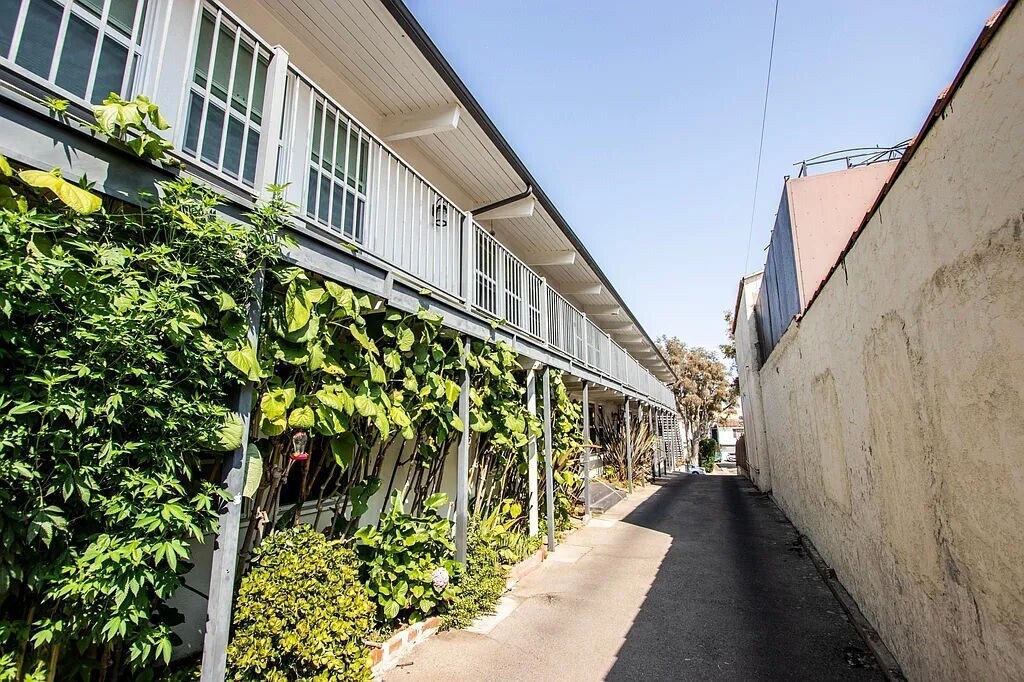 Building Photo - 1263 S Dunsmuir Ave