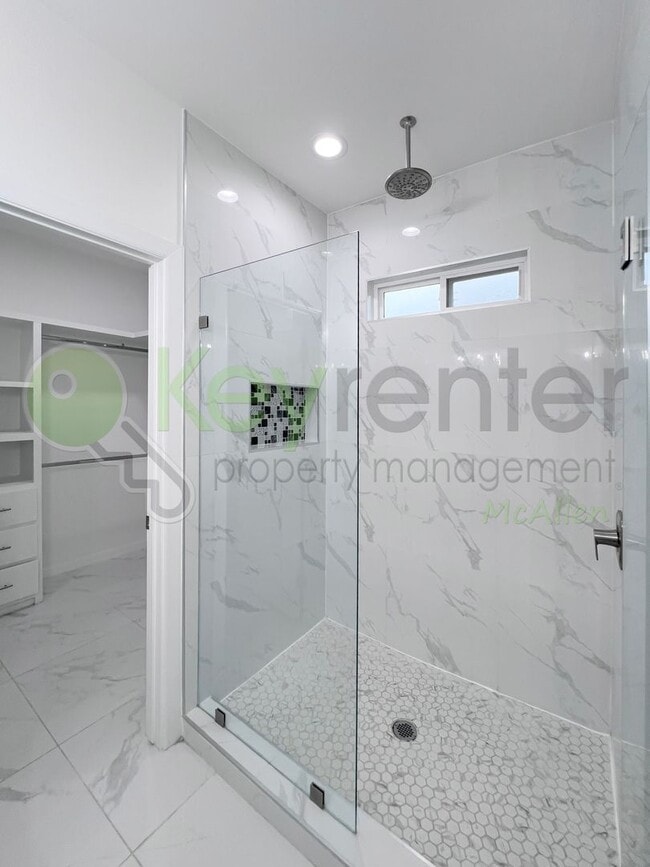 Building Photo - Beautiful  Upgarded 3 b/2.5 bath Home in Alton.Don't Miss Out!