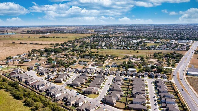 Building Photo - 2950 E Old Settlers Blvd