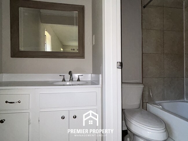 Building Photo - Charming 3 Bedroom Rental on Palgrave Lane - Open Kitchen & Fenced Yard