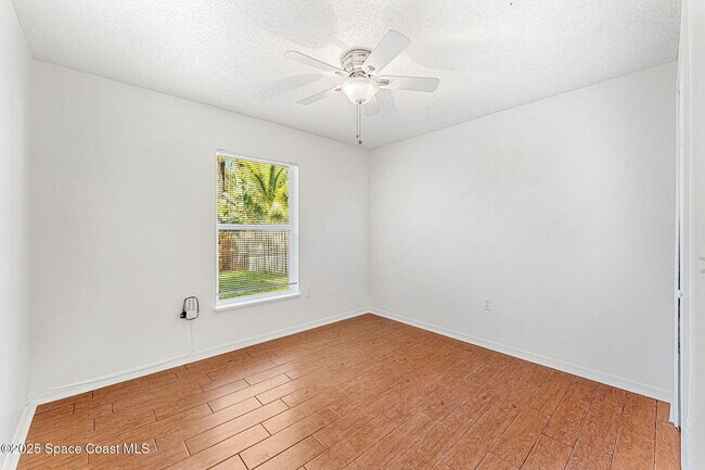 Building Photo - 1560 Vista Lake Cir