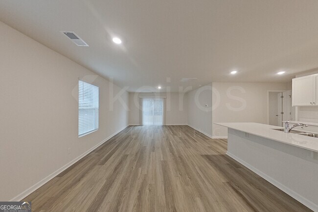 Building Photo - 113 Inez Ave