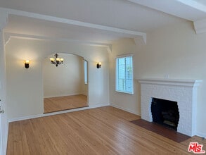Building Photo - 617 W Glenoaks Blvd