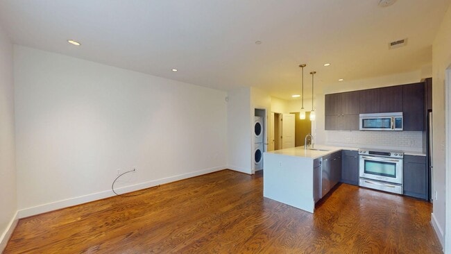 Building Photo - Georgia Avenue One Bedroom for Rent! Pets Welcomed!