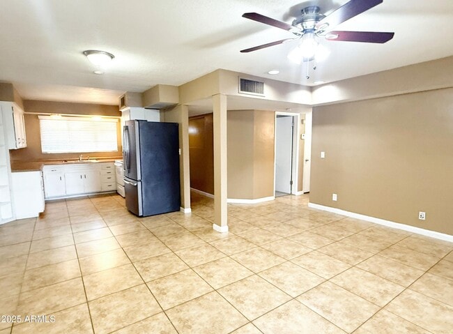 Building Photo - 348 E 8th Dr