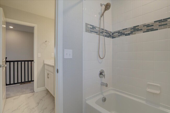 Building Photo - 5-Bed/4-Bath built in 2022!