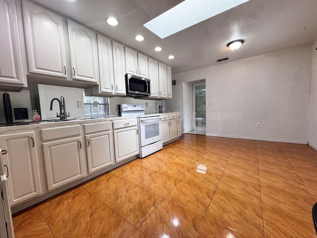 Building Photo - 1844 Sailfish Ct