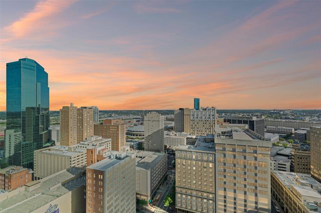 Building Photo - 500 Throckmorton St