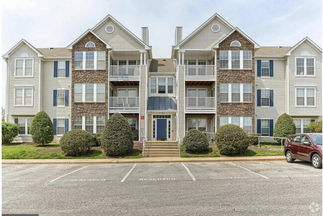 Building Photo - 5640 Wade Ct