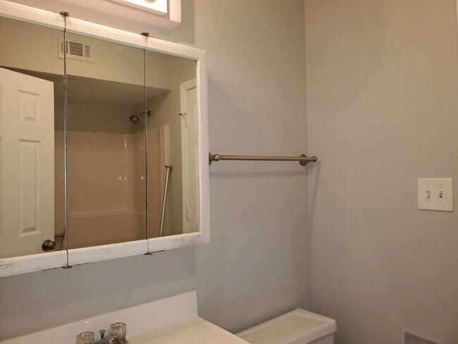 Building Photo - 1 month free call for details!!!  2-Bed Apartment in Decatur's Heart – Your Cozy Retreat Awaits!"