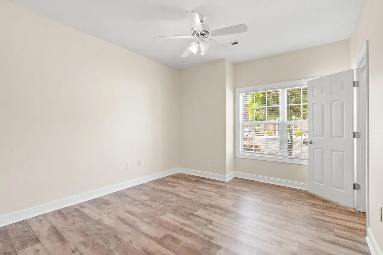 Building Photo - 2057 Silvercrest Dr