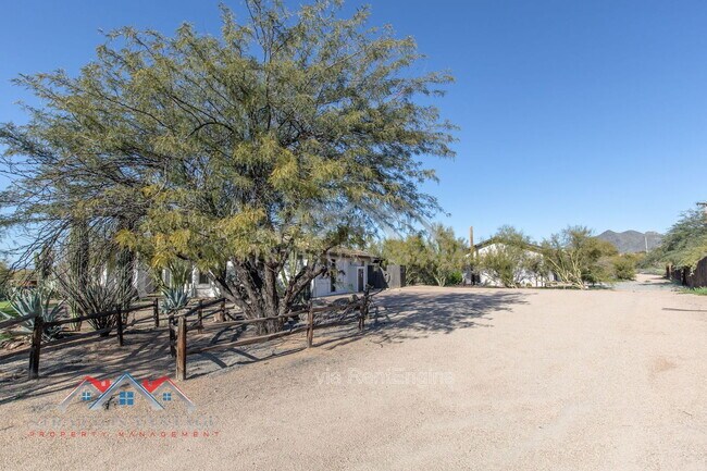 Building Photo - 4728 E Ron Rico Rd