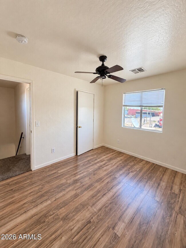 Building Photo - 1212 S 11th Ave