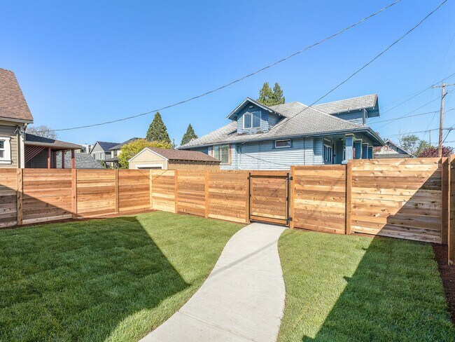 Building Photo - Gorgeous, updated 3-bdr Vernon bungalow w/...