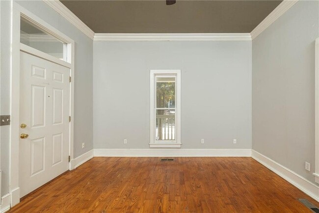 Building Photo - 347 Rollston Ave