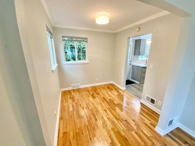 Building Photo - Beautiful Townhouse with Fenced Yard, Garage, and AC