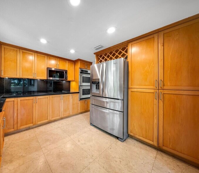 Building Photo - 4000 Alhambra Cir