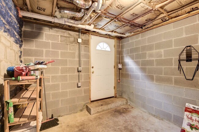 Building Photo - 3 Bed 2.5 Bath - Takoma Park Craftsman - Spacious Rear Deck