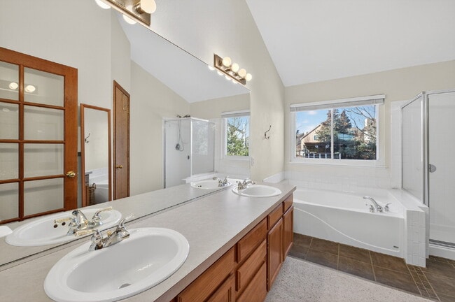 Building Photo - Available Immediately! Beautiful home in the Fairfax and Briargate neighborhood!