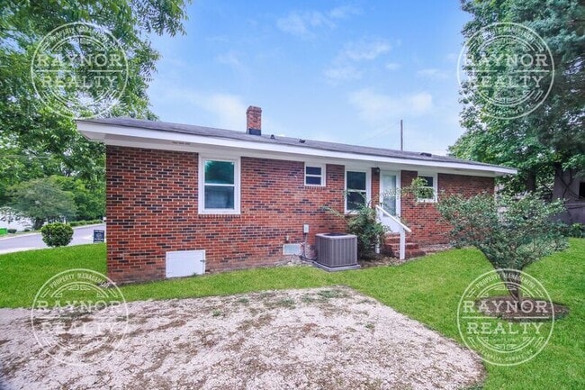 Building Photo - 402 E Stronach Ave