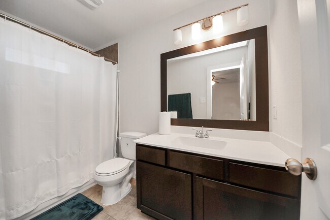 Building Photo - 622 Aberhill Dr