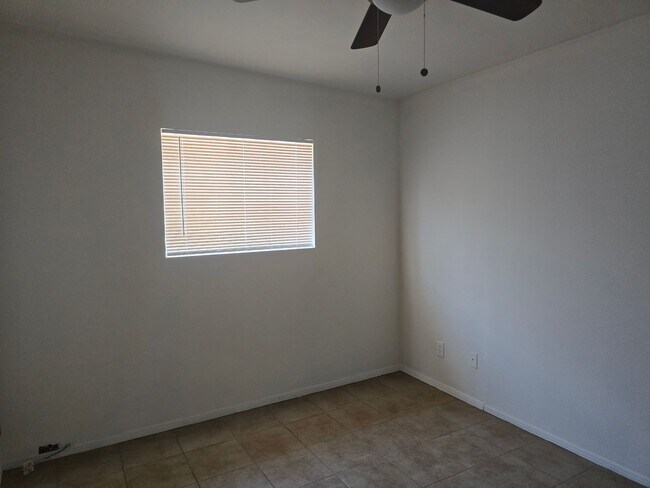 Building Photo - Beautiful 5 bedroom and 2 bath home in Pho...