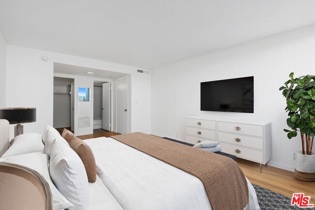 Building Photo - 10535 Wilshire Blvd