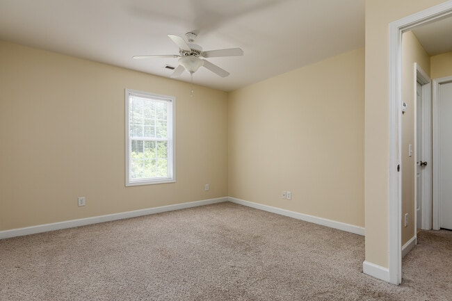 Building Photo - 202 Clover Ct