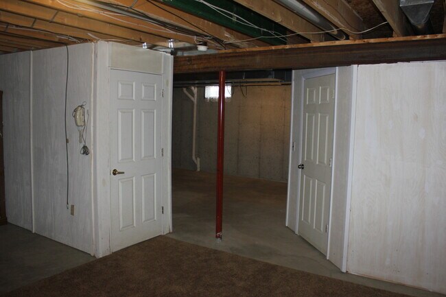 Building Photo - Available Now!- 2 Bedroom Condo In Davison