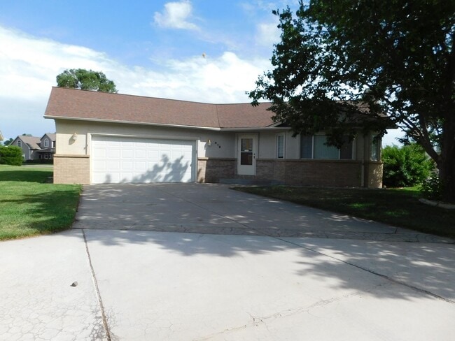 Primary Photo - Spacious in Shadowbrook Sub-division