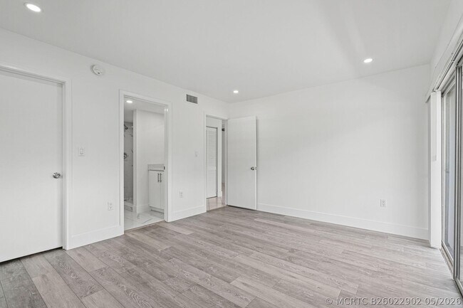 Building Photo - 9227 SW 87th Ave