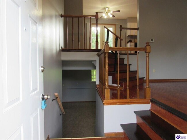Building Photo - 696 Cottonwood Dr