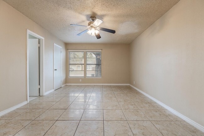 Building Photo - 9402 Valley Ridge