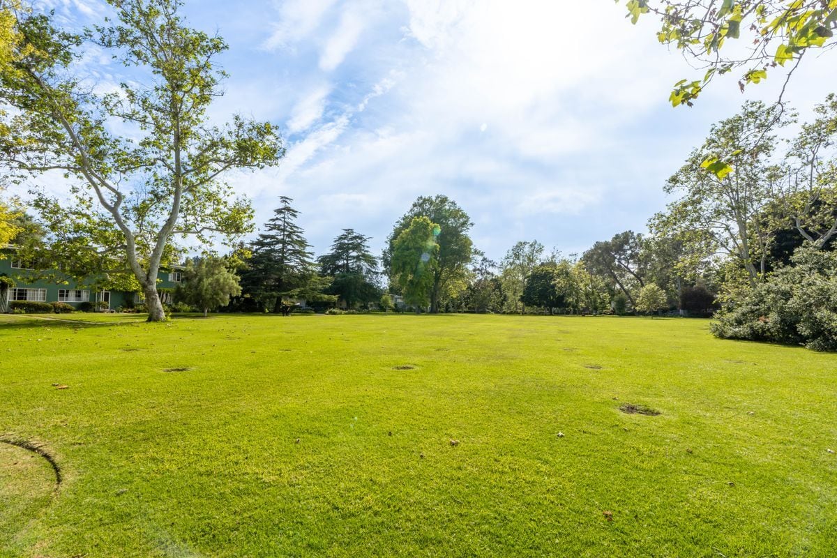 Building Photo - 5161 Village Green