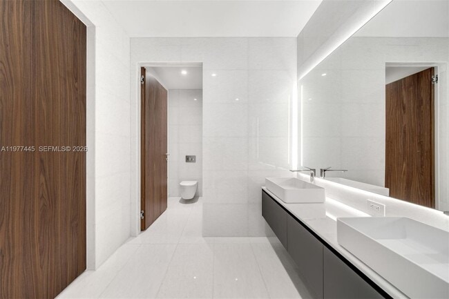 Building Photo - 5 Grove Isle Dr