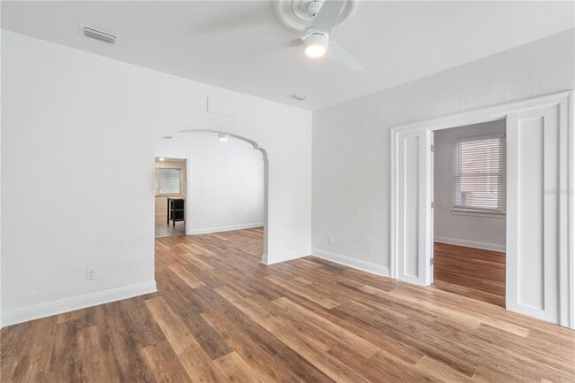 Building Photo - 206 N Albany Ave