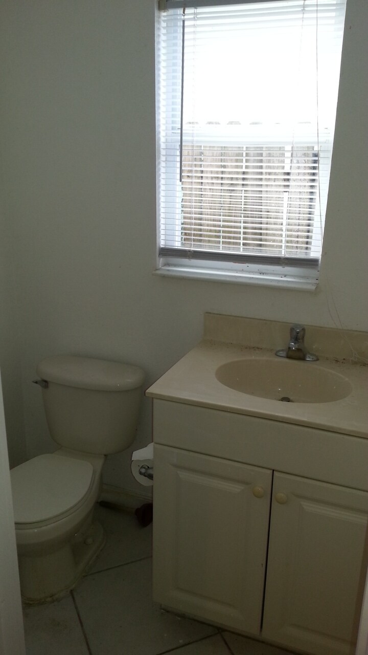 Building Photo - 5653 Coconut Rd
