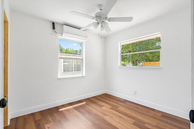 Building Photo - 4120-4111 11th Ave S