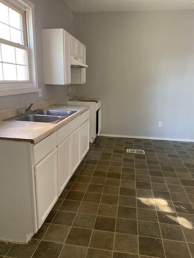 Building Photo - 89 Warner St