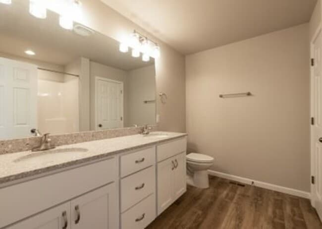 Building Photo - 3815 Gemini Dr SE