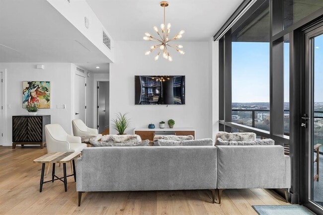 Building Photo - 70 Rainey St