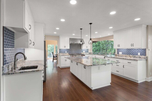 Building Photo - Gorgeous Executive Level Home 4 beds 3 baths close to hospitals and courthouse