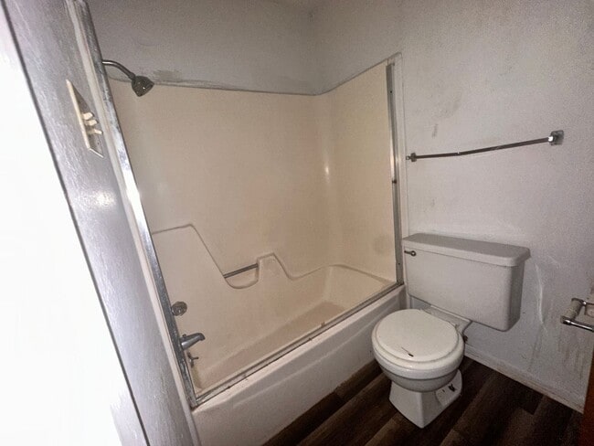 Building Photo - Tee Top