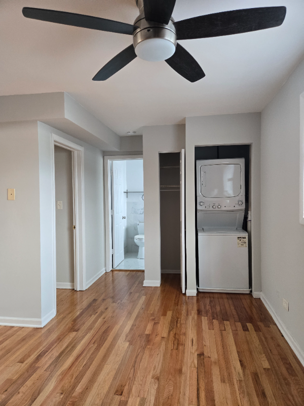 Building Photo - 2214 W Touhy Ave