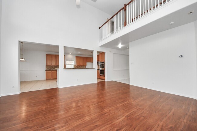 Building Photo - 1605 Spring Glen Ln
