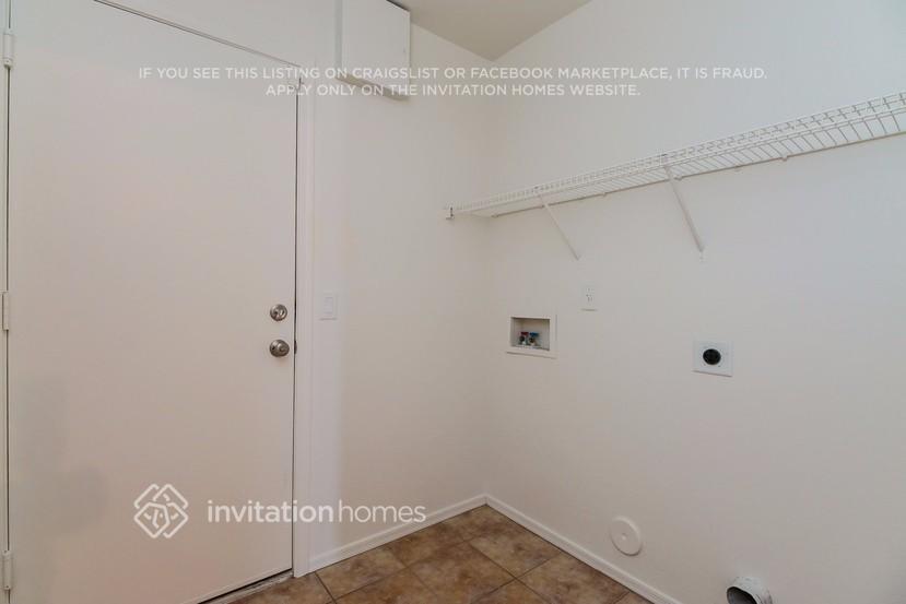 Building Photo - 14313 N 125th Dr